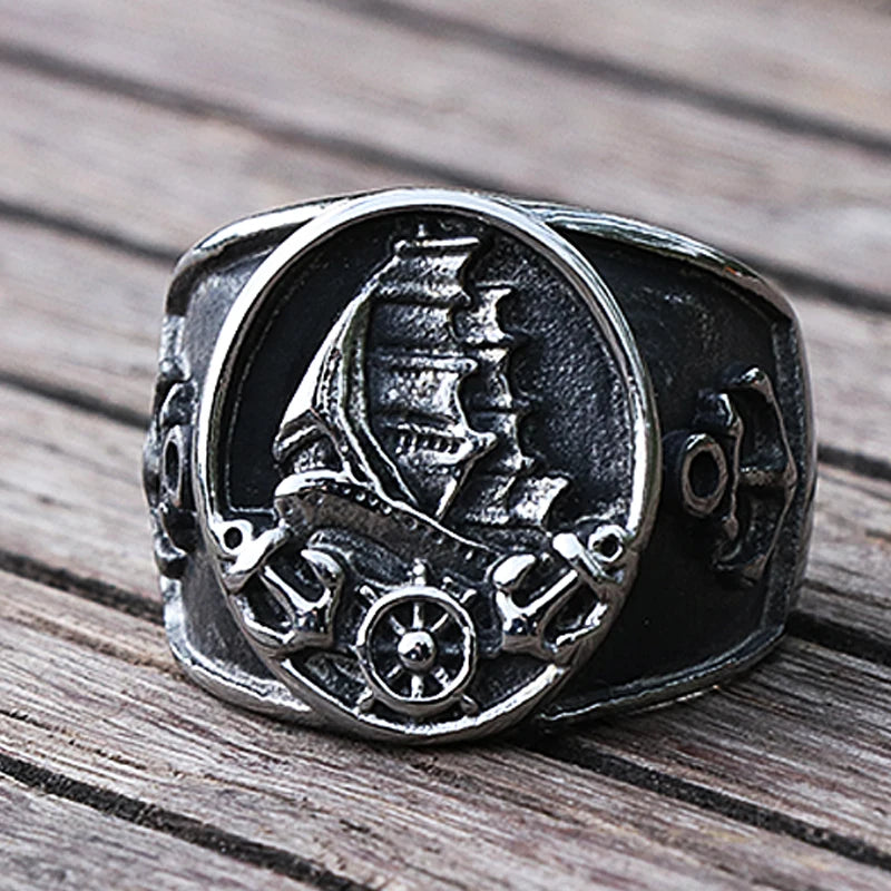 Nordischer Segelschiff-Ring mit Anker