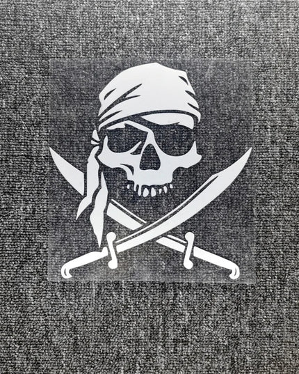 Piraten Schwerte Aufkleber reflektierend weiss Totenkopf mit Saebeln