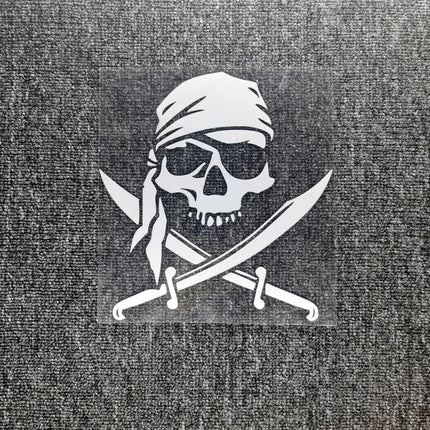 Piraten Schwerte Aufkleber reflektierend weiss Totenkopf mit Saebeln