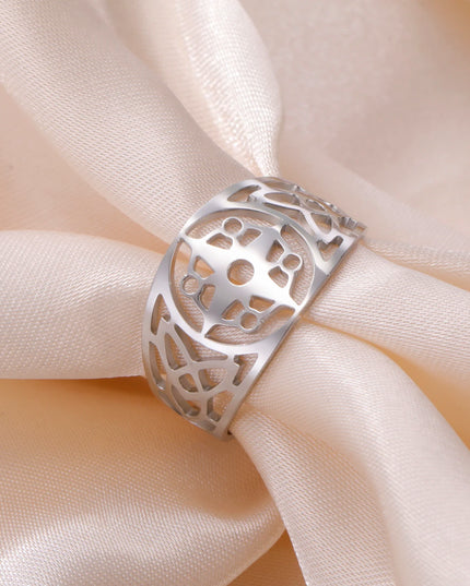 Silberner Kompass-Ring mit keltischem Muster
