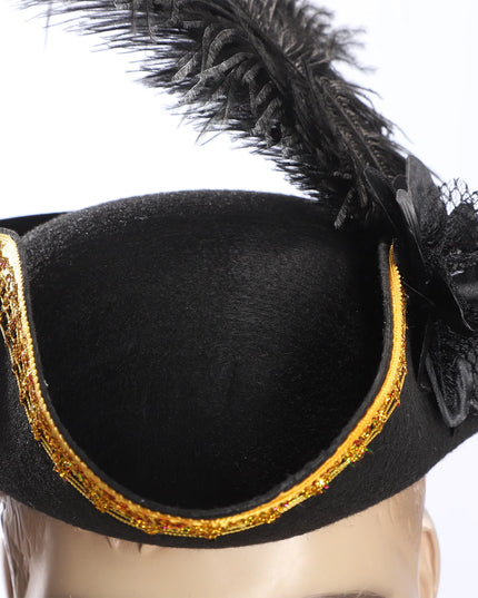 Piratenhut Damen Schwarz getragen Modelfoto