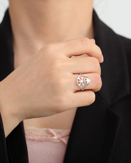 Kleiner Totenkopf-Ring mit Kreuzknochen