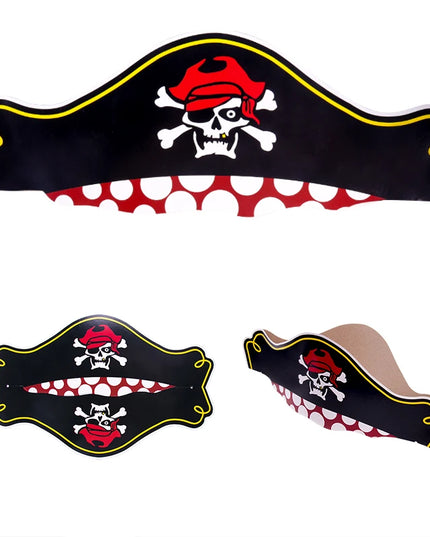 5 Fasching Piratenhuete Papier gestapelt