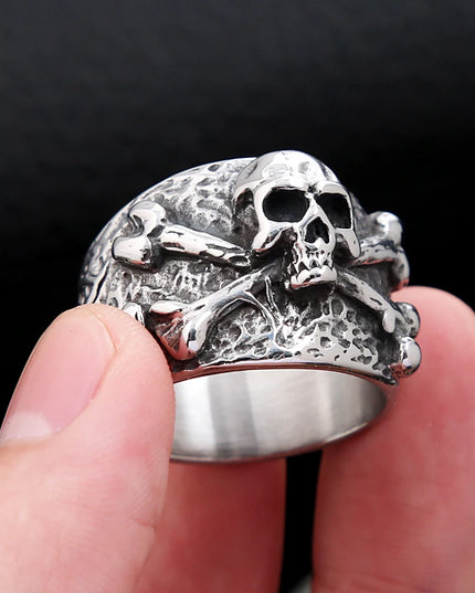 Breiter Totenkopf-Ring mit Kreuzknochen