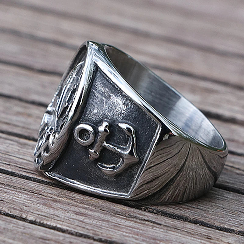 Nordischer Segelschiff-Ring mit Anker