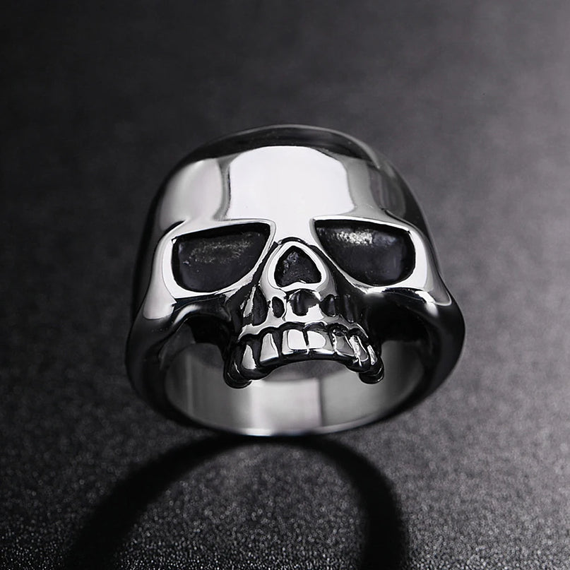 Grosser Hochglanz Totenkopf-Ring