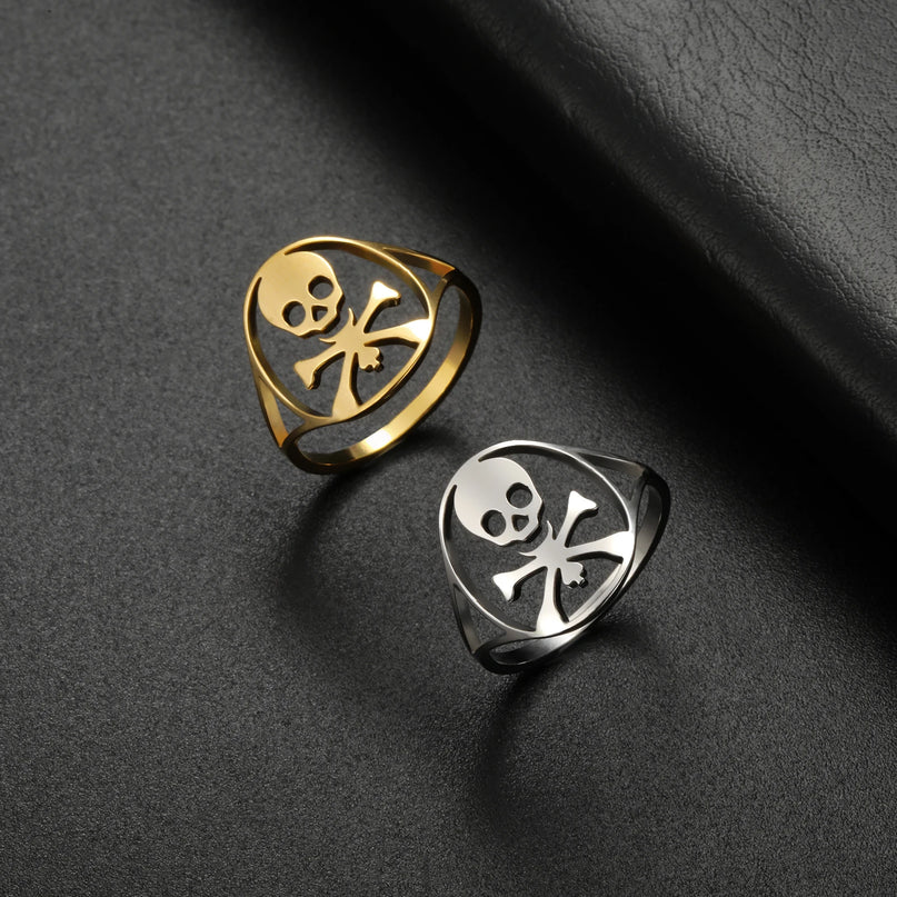 Goldener Totenkopf-Ring im Piratenlook