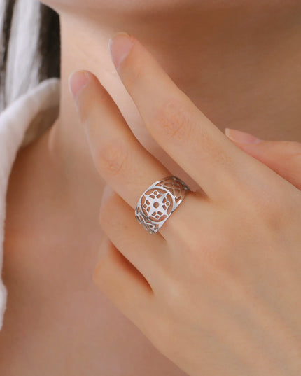 Silberner Kompass-Ring mit keltischem Muster