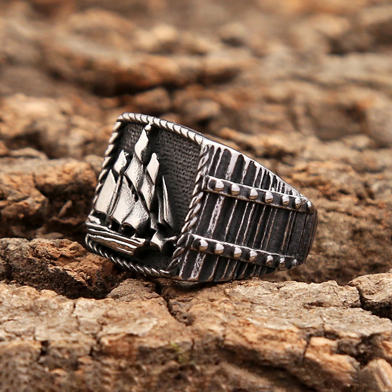 Segelschiff-Ring im Piratenstil