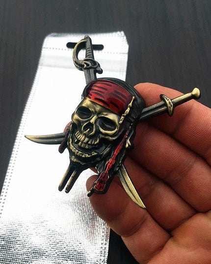 Piraten Emblem Aufkleber Silber Metall auf schwarzem Grund