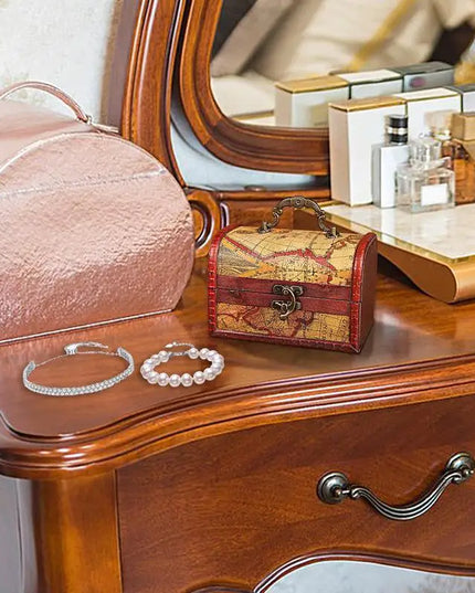 Piratentruhe Holz Leder Tragegriff Detail