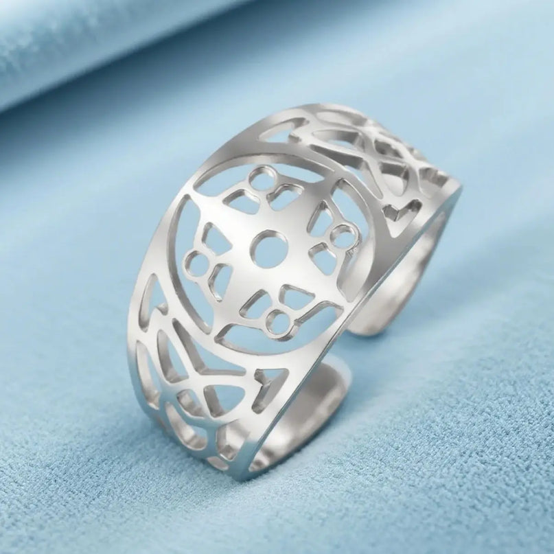 Silberner Kompass-Ring mit keltischem Muster