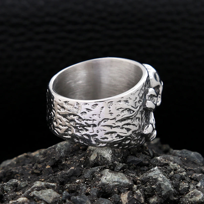 Breiter Totenkopf-Ring mit Kreuzknochen
