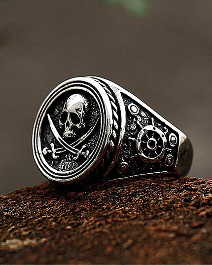 Totenkopf-Siegelring mit Sabeln