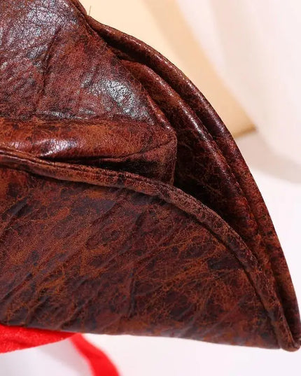 Piratenhut Damen braun mit rotem Bandana Nahaufnahme