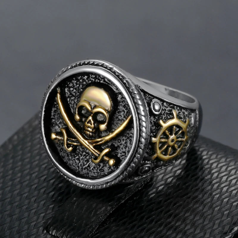 Silberner Totenkopf-Ring mit Piratensabeln