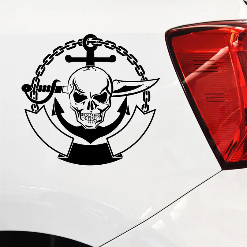 Grosser Totenkopf Aufkleber auf Autoscheibe Anwendung