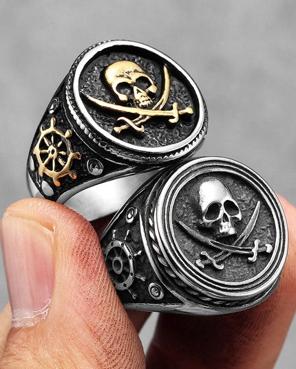 Totenkopf-Ring mit gekreuzten Knochen