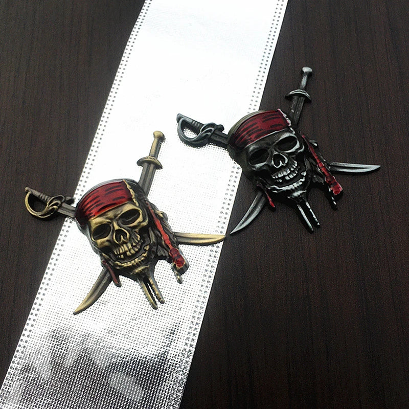 Goldenes Piraten Totenkopf Emblem Rueckseite Kleber