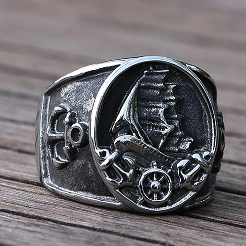 Nordischer Segelschiff-Ring mit Anker
