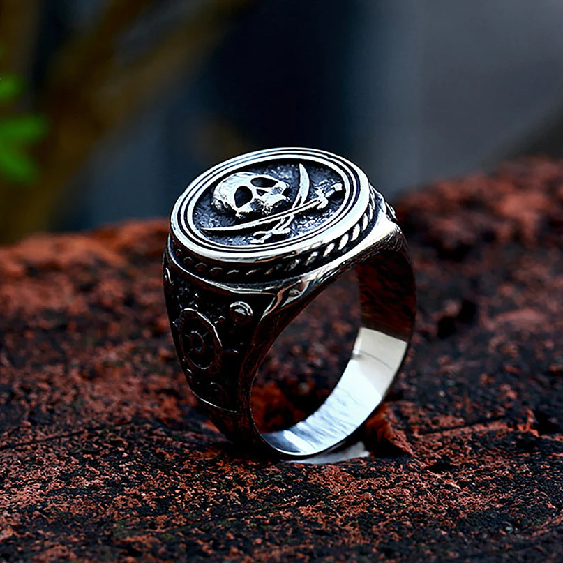 Totenkopf-Siegelring mit Sabeln