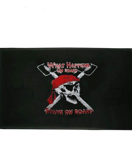 Piratenflagge - Was an Bord ist, ist an Bord (Englisch)